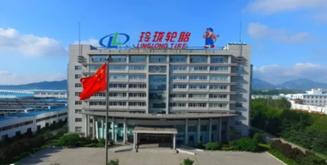 葉露中表示，六安市目前正處于綠色振興趕超發(fā)展的關鍵時期，企業(yè)在我市落戶產業(yè)項目，六安市將一如既往地提供優(yōu)質的服務，并進一步加強在項目選址、用地和設施配套等方面的要素支撐，以推動項目的早期建設、早期投產和早期效益實現(xiàn)。也希望企業(yè)充分發(fā)揮自身優(yōu)勢，積極推介上下游配套企業(yè)到六安市考察指導、投資興業(yè)，實現(xiàn)互利共贏，同時支持革命老區(qū)經濟社會的高質量發(fā)展。