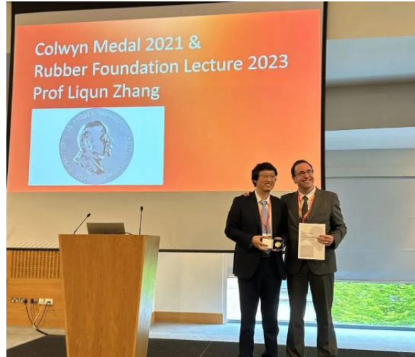 張立群院士成中國首位獲得Colwyn獎章的橡膠科學家