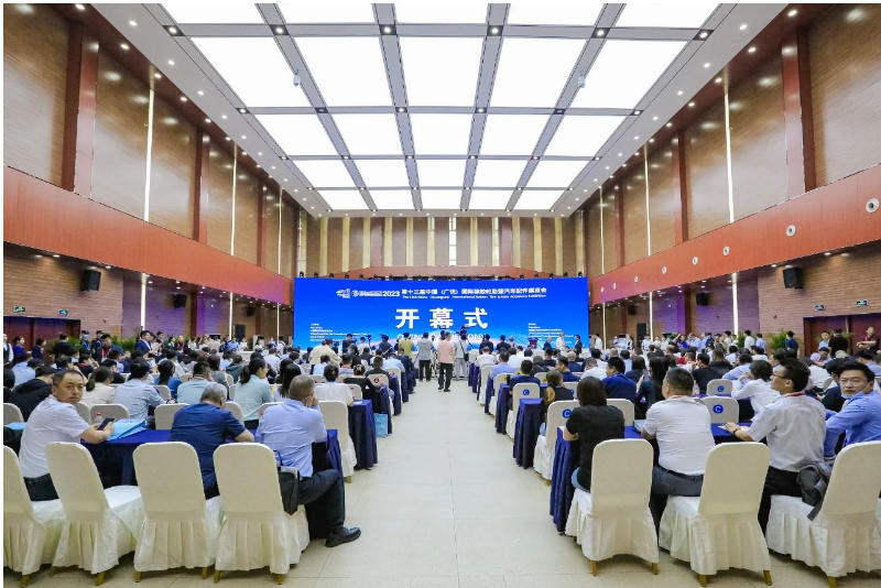 這些高層次論壇涵蓋了城市推介、產(chǎn)業(yè)發(fā)展、對外貿(mào)易、招才引智、科技創(chuàng)新等領(lǐng)域。通過深入的交流和研討，進(jìn)一步發(fā)揮論壇平臺(tái)的橋梁紐帶作用，助力廣饒乃至東營輪胎品牌國際化進(jìn)程，促進(jìn)跨國資源整合和上下游產(chǎn)業(yè)的協(xié)同發(fā)展。