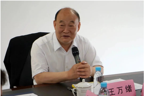 會議上，王萬緒理事長在講話中強調(diào)了統(tǒng)計在油墨行業(yè)發(fā)展中的重要性和意義。他指出，統(tǒng)計工作已經(jīng)連續(xù)開展了30多年，詳細記錄了我國油墨工業(yè)的發(fā)展歷程，見證了我國油墨工業(yè)的轉(zhuǎn)型和快速發(fā)展。他對行業(yè)統(tǒng)計分析中心的工作提出了期望，希望逐步提高統(tǒng)計工作的時效性、準確性、覆蓋面和數(shù)據(jù)分析深度，為行業(yè)發(fā)展提供有效的數(shù)據(jù)支撐。