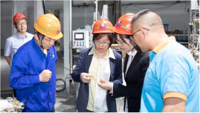 刁青麗在座談會(huì)上介紹了中天淮安公司鎮(zhèn)江工廠的生產(chǎn)經(jīng)營情況，并詳細(xì)匯報(bào)了中天淮安項(xiàng)目未來的銷售布局和人才戰(zhàn)略規(guī)劃。她表示，中天淮安項(xiàng)目將繼續(xù)堅(jiān)持"人才強(qiáng)基，科技強(qiáng)企"的發(fā)展戰(zhàn)略，積極與各大產(chǎn)學(xué)研平臺(tái)對(duì)接，為項(xiàng)目的后續(xù)發(fā)展提供動(dòng)力。