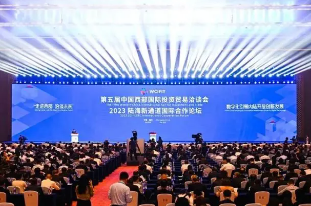 第五屆中國(guó)西部國(guó)際投資貿(mào)易洽談會(huì)(西洽會(huì))于5月18日至21日在重慶舉辦。這次盛會(huì)以開(kāi)放為核心，旨在推動(dòng)內(nèi)陸地區(qū)的創(chuàng)新發(fā)展與國(guó)際合作。作為西部地區(qū)建設(shè)的重要參與者和推動(dòng)者，三峽電纜應(yīng)邀參加了本次國(guó)家級(jí)展會(huì)，并集中展示了公司在技術(shù)創(chuàng)新和智能制造領(lǐng)域的實(shí)力。