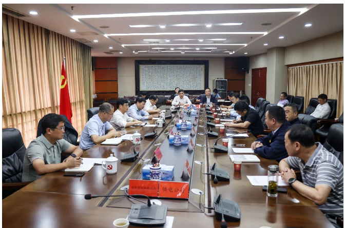 近日，江西省景德鎮(zhèn)市委常委、樂平市委書記林衛(wèi)春主持召開黑貓集團(tuán)樂平精細(xì)化工項(xiàng)目推進(jìn)調(diào)度會(huì)。會(huì)議旨在聽取項(xiàng)目建設(shè)工作的進(jìn)展情況，并分析研究推進(jìn)中的難點(diǎn)問題，安排下一步工作。