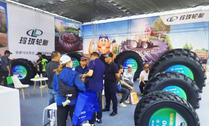 據(jù)了解，作為中國最早生產(chǎn)農(nóng)業(yè)輪胎的企業(yè)之一，玲瓏輪胎擁有專業(yè)的技術(shù)研發(fā)團(tuán)隊(duì)，涵蓋結(jié)構(gòu)設(shè)計(jì)、配方設(shè)計(jì)和設(shè)備研究等領(lǐng)域，形成了拖拉機(jī)、聯(lián)合收割機(jī)、中耕、工業(yè)用途和拖車五大系列產(chǎn)品。憑借高質(zhì)量、高性能和高適應(yīng)性的產(chǎn)品特性，以及安全、省錢、省心的產(chǎn)品服務(wù)體系，玲瓏輪胎與國內(nèi)外各大機(jī)械廠建立了長期合作關(guān)系，并為農(nóng)業(yè)領(lǐng)域的智能化和科技化發(fā)展做出了持續(xù)貢獻(xiàn)。