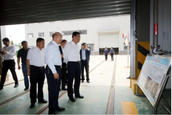 棗莊市委常委、常務(wù)副市長邵士官一行蒞臨正威華能項目進行考察。當天，邵士官市長與相關(guān)領(lǐng)導(dǎo)一同參觀了正威華能新材料科技有限公司，并詳細了解了滕州項目的建設(shè)情況和企業(yè)發(fā)展計劃。