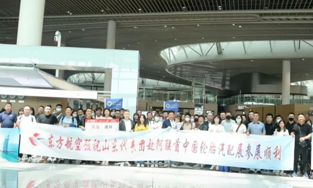 青島企業(yè)在此次展會(huì)中表現(xiàn)出強(qiáng)大的參展陣容，共有48家參展企業(yè)派出了87位外貿(mào)代表。這一規(guī)模顯示出青島企業(yè)走出國(guó)門(mén)的熱情持續(xù)高漲，并得益于政府的大力支持。青島市各相關(guān)部門(mén)自今年以來(lái)就對(duì)企業(yè)的境外展團(tuán)給予了密切關(guān)注，這也推動(dòng)了青島企業(yè)出境展團(tuán)規(guī)模的明顯擴(kuò)大。