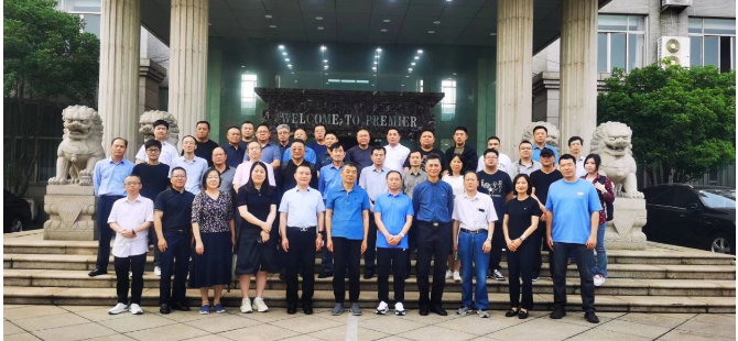 通過本次會(huì)議，力車胎行業(yè)展現(xiàn)出了強(qiáng)大的發(fā)展勢(shì)頭和廣闊的前景。力車胎分會(huì)將繼續(xù)致力于推動(dòng)行業(yè)的創(chuàng)新發(fā)展，以實(shí)現(xiàn)力車胎行業(yè)的綠色、低碳、智能化、數(shù)字化、可持續(xù)、高質(zhì)量發(fā)展。相信在全行業(yè)的共同努力下，力車胎行業(yè)將迎來更加美好的未來。