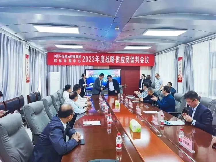 青島橡六輸送帶有限公司作為中國平煤神馬能源的唯一輸送帶產(chǎn)品戰(zhàn)略合作供應(yīng)商，這一合作關(guān)系將為雙方帶來更全面、深入的合作機會。雙方將共同探索市場需求，加強技術(shù)研發(fā)，提高產(chǎn)品質(zhì)量和服務(wù)水平，助力中國平煤神馬能源實現(xiàn)高質(zhì)量發(fā)展目標(biāo)。
