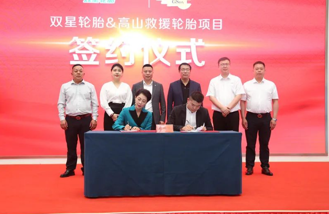 為了進(jìn)一步提升品牌形象，高山德信輪胎還宣布與著名央視主持人楊晉簽約，邀請她擔(dān)任該品牌的形象代言人。