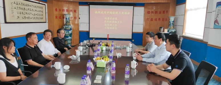中國涂料工業(yè)協(xié)會劉普軍會長和齊祥昭副秘書長一行近日訪問了天津科瑞達涂料化工有限公司。在訪問期間，劉普軍會長對科瑞達的創(chuàng)新能力和商業(yè)模式給予了充分的肯定，并高度評價了天津涂料涂裝協(xié)會的工作思路和發(fā)展目標。