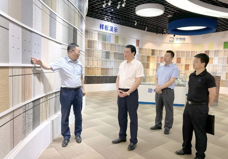 劉普軍會長對富思特在產品研發(fā)創(chuàng)新和為客戶創(chuàng)造價值方面的努力給予了高度贊賞，并表示希望富思特在發(fā)展產品一體化的同時，繼續(xù)加大對服務一體化的投入，為涂料及涂裝行業(yè)提供更全面的保障，引領中國民族涂料品牌的快速發(fā)展。