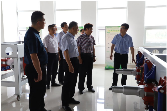 美晨工業(yè)集團面臨著新形勢和新要求，他們表示將以嶄新的姿態(tài)和動力，凝心聚力、攻堅克難。他們秉持著"服務客戶、創(chuàng)造價值"的理念，夯實產(chǎn)業(yè)發(fā)展基石，堅定地錨定戰(zhàn)略發(fā)展目標，以實現(xiàn)企業(yè)的高質(zhì)量快速發(fā)展。