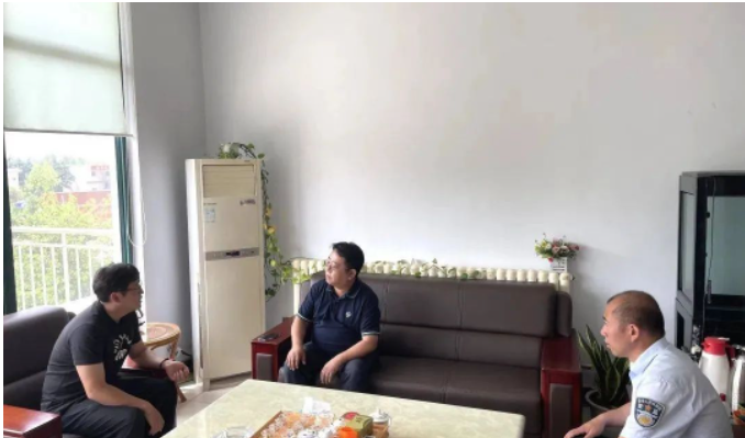 街道黨工委副書記、政協(xié)聯(lián)絡室主任薛茂春同志對各企業(yè)提出的意見和建議表示感謝，并強調(diào)了這次會議的重要性。他指出，這次座談會的目的是為了了解企業(yè)的實際困難和需求，從而為企業(yè)提供更好的服務。橡膠輪胎企業(yè)作為勞動密集型企業(yè)，在提高居民收入、解決勞動力就業(yè)以及拉動第三產(chǎn)業(yè)消費方面發(fā)揮著重要的作用。