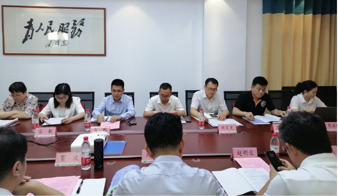 山東省環(huán)境保護(hù)產(chǎn)業(yè)協(xié)會(huì)應(yīng)對(duì)氣候變化專業(yè)委員會(huì)擬成立大會(huì)于濟(jì)南召開(kāi)。會(huì)議旨在貫徹國(guó)家碳達(dá)峰、碳中和戰(zhàn)略和工作部署目標(biāo)，積極應(yīng)對(duì)氣候變化，推動(dòng)綠色低碳發(fā)展。山東華盛橡膠有限公司作為發(fā)起單位參會(huì)，會(huì)議由協(xié)會(huì)常務(wù)會(huì)長(zhǎng)宋圣才主持并致辭。