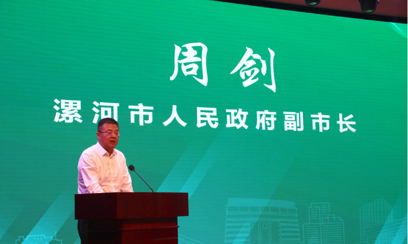 漯河市政府副市長(zhǎng)周劍和區(qū)黨工委書(shū)記趙煥林也在簽約儀式上致辭。周劍表示，簽約各方應(yīng)發(fā)揮各自優(yōu)勢(shì)，整合資源，提升合作水平，共同推動(dòng)經(jīng)開(kāi)區(qū)液壓科技產(chǎn)業(yè)的發(fā)展壯大。趙煥林則指出，利通科技作為北交所上市企業(yè)和國(guó)內(nèi)液壓膠管龍頭企業(yè)，此次進(jìn)軍產(chǎn)業(yè)產(chǎn)品延伸延展應(yīng)用的新領(lǐng)域，充分展現(xiàn)了公司將創(chuàng)新置于發(fā)展的核心地位。他希望通過(guò)此次簽約，實(shí)現(xiàn)強(qiáng)強(qiáng)聯(lián)合，重塑優(yōu)勢(shì)，實(shí)現(xiàn)行業(yè)領(lǐng)先。