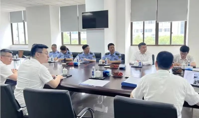 調(diào)研診斷組根據(jù)《商業(yè)秘密保護(hù)管理與服務(wù)規(guī)范評估表》與中瑞公司負(fù)責(zé)人進(jìn)行了溝通了解，并對公司的商業(yè)秘密管理與規(guī)范情況進(jìn)行了初步評估。他們實地考察了公司的商業(yè)秘密保護(hù)辦公室和研發(fā)中心等重點區(qū)域，針對公司在商業(yè)秘密保護(hù)過程中的問題提出了改進(jìn)意見和建議。