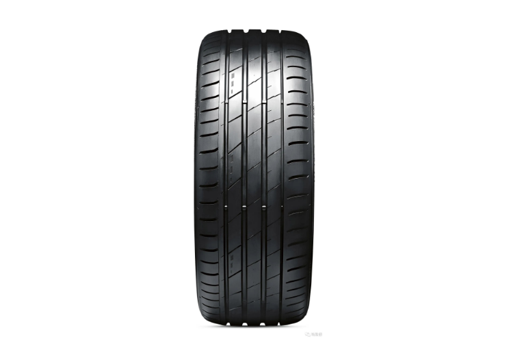 VICTRA SPORT EV輪胎是專為電動(dòng)汽車開(kāi)發(fā)的，采用高分散的納米技術(shù)和特殊的胎面設(shè)計(jì)，可提升續(xù)航能力。此外，優(yōu)化的表面結(jié)構(gòu)和靜音棉能夠降低滾動(dòng)噪音，提升車內(nèi)舒適度。創(chuàng)新的胎面設(shè)計(jì)使得VICTRA SPORT EV輪胎能更好地應(yīng)對(duì)電動(dòng)車輪胎所承受的額外壓力，從而確保其更長(zhǎng)的使用壽命。評(píng)審團(tuán)贊揚(yáng)了該輪胎在設(shè)計(jì)中對(duì)當(dāng)今電動(dòng)汽車性能要求的考量。