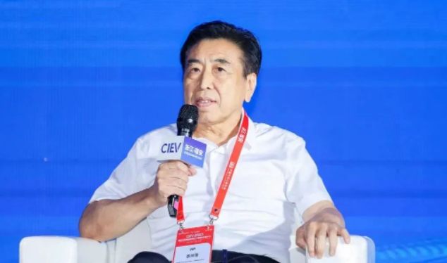 此外，在會(huì)議期間，中國(guó)汽車工程學(xué)會(huì)汽車供應(yīng)鏈創(chuàng)新分會(huì)籌備會(huì)議和供應(yīng)鏈協(xié)同發(fā)展論壇也同時(shí)召開。賽輪集團(tuán)的PCR配套總監(jiān)汪永祥受邀參加了這些活動(dòng)，進(jìn)一步展示了賽輪集團(tuán)在汽車供應(yīng)鏈領(lǐng)域的專業(yè)知識(shí)和經(jīng)驗(yàn)。