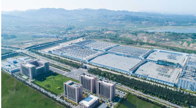 由中國汽車報(bào)和工業(yè)和信息化部新聞宣傳中心聯(lián)合主辦的2023金臺汽車論壇在北京隆重舉行。本次論壇以“中國汽車崛起的世界意義”為主題，吸引了相關(guān)部委領(lǐng)導(dǎo)、行業(yè)組織負(fù)責(zé)人，主流車企和產(chǎn)業(yè)鏈重點(diǎn)企業(yè)高管以及行業(yè)精英的共同參與。