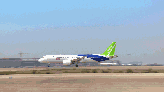 國(guó)產(chǎn)大型客機(jī)C919實(shí)現(xiàn)了歷史性的商業(yè)首飛，自上海虹橋國(guó)際機(jī)場(chǎng)起飛的東航MU9191航班成功降落在北京首都國(guó)際機(jī)場(chǎng)，開(kāi)啟了中國(guó)民航工業(yè)的全新篇章。
