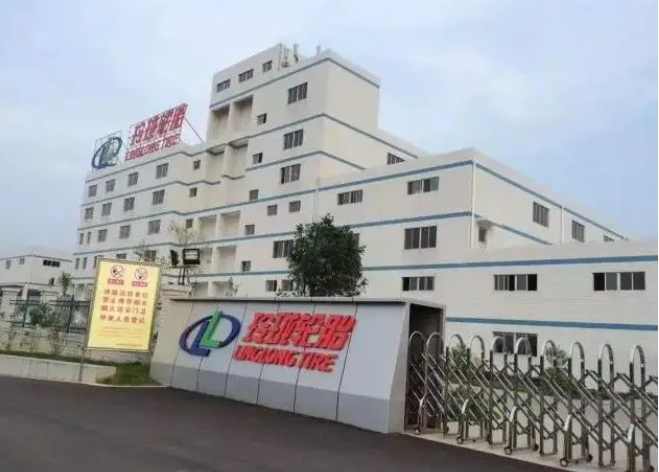 作為廣西第一家高端輪胎制造企業(yè)，廣西玲瓏目前擁有80項(xiàng)知識(shí)產(chǎn)權(quán)，其中包括3項(xiàng)發(fā)明專(zhuān)利、72項(xiàng)實(shí)用新型專(zhuān)利和5項(xiàng)軟件著作權(quán)。在廣西輪胎制造行業(yè)，廣西玲瓏憑借眾多知識(shí)產(chǎn)權(quán)的數(shù)量位居榜首。