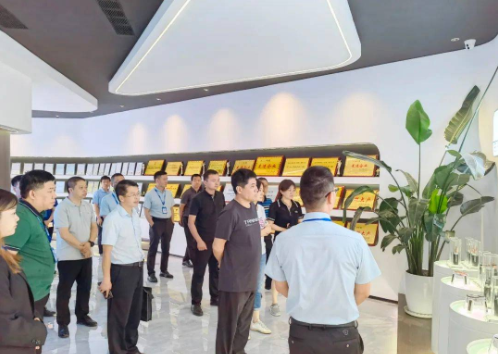 貴州省市場(chǎng)監(jiān)督管理局調(diào)研組近日對(duì)固達(dá)電纜集團(tuán)進(jìn)行了實(shí)地調(diào)研。此次調(diào)研旨在深入了解固達(dá)電纜集團(tuán)在電線電纜產(chǎn)品的生產(chǎn)和銷(xiāo)售質(zhì)量安全方面的情況，以配合國(guó)家市場(chǎng)監(jiān)督管理總局頒布的第75號(hào)和第76號(hào)令的落實(shí)。固達(dá)電纜集團(tuán)總裁林運(yùn)芝及相關(guān)部門(mén)負(fù)責(zé)人陪同調(diào)研組一行進(jìn)行了詳細(xì)介紹。