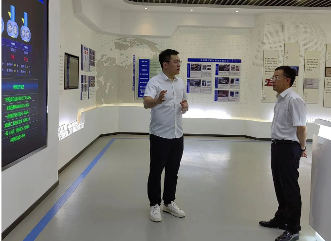 瑞安市委書記李堅對浙江中瑞橡膠高分子材料股份有限公司進(jìn)行了調(diào)研指導(dǎo)工作。李堅一行受到了公司董事長王建森、副總經(jīng)理王一昊以及黃偉良的熱情接待。隨行的還有瑞安市委常委、副市長林政洪以及市委辦公室、市經(jīng)信局、市統(tǒng)計局、瑞安經(jīng)開區(qū)和南濱街道等主要領(lǐng)導(dǎo)。