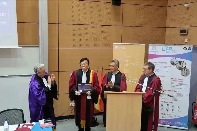 法國洛林大學(xué)授予張立群院士榮譽(yù)博士學(xué)位