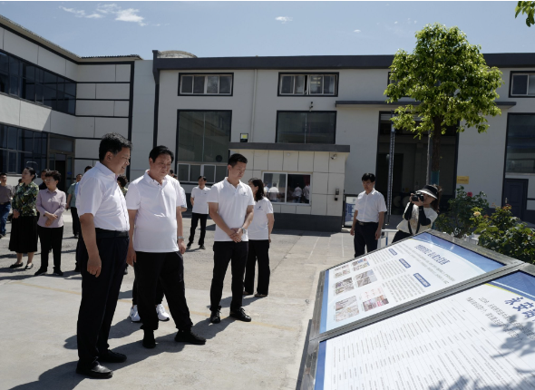 鞏義市舉行了市重點項目觀摩活動。7月15日，市委書記袁聚平、市長張東輝等鞏義市四大班子領導、各鄉(xiāng)鎮(zhèn)(街道辦事處)負責人以及市相關單位主要負責同志等100余人，在永安路街道黨工委書記張宏奎的陪同下，蒞臨河南華星電線電纜有限公司(華星電纜)進行參觀調研。