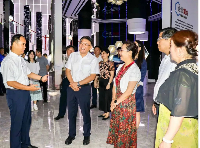 濟(jì)寧市政協(xié)副主席、市工商聯(lián)主席李敬一行于7月19日到訪山東濱澳電線電纜有限公司，對企業(yè)的發(fā)展和創(chuàng)新工作進(jìn)行了調(diào)研指導(dǎo)。此次調(diào)研活動得到了濱州市政協(xié)副主席侯學(xué)峰、市政協(xié)黨組成員甄恩如以及園區(qū)領(lǐng)導(dǎo)的陪同。
