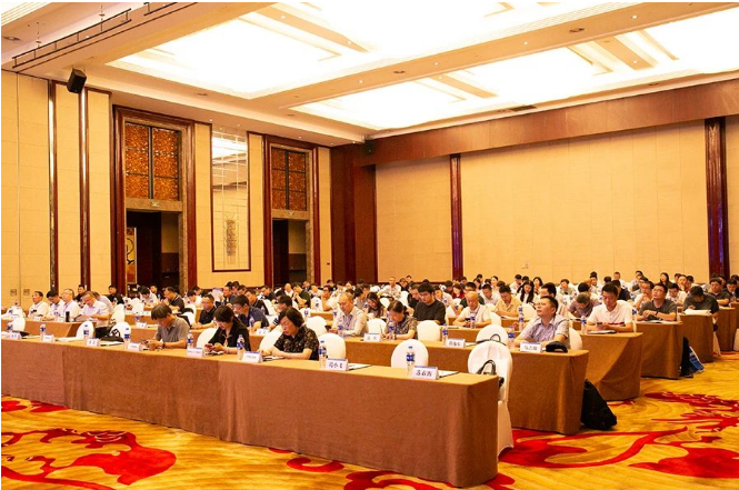 除了會議交流，年會期間還舉辦了案例展示和專業(yè)展覽，為參會者提供了更多的展示與學(xué)習(xí)機會。