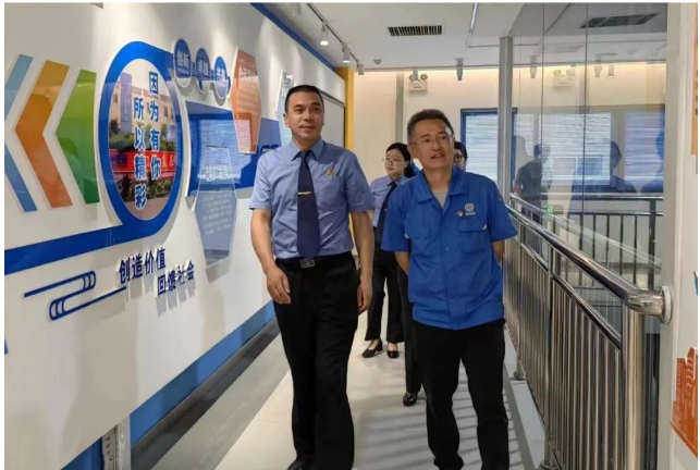 貴州省貴陽市修文縣人民檢察院黨組書記、檢察長周倫率領(lǐng)團隊一行，對貴州輪胎股份有限公司進行了實地走訪。