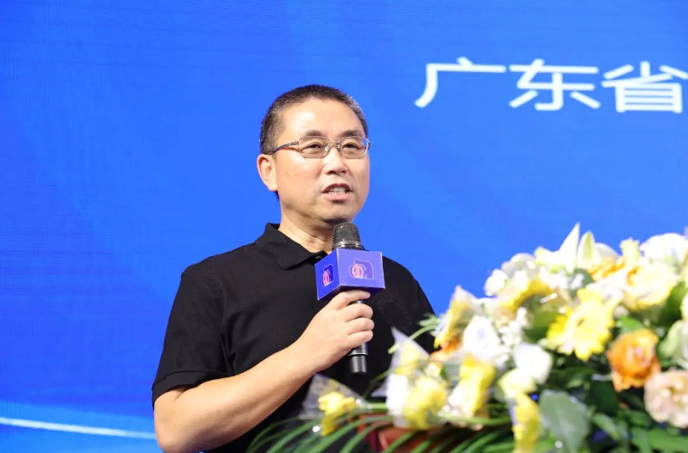 陳冰會(huì)長(zhǎng)在講話中指出，今年是改革開放45周年，也是經(jīng)濟(jì)形勢(shì)最嚴(yán)峻的一年，但他認(rèn)為這也可能是未來幾年最好的一年。然而，當(dāng)前的經(jīng)濟(jì)形勢(shì)仍然嚴(yán)峻，經(jīng)濟(jì)復(fù)蘇出現(xiàn)滯后，特別是二季度經(jīng)濟(jì)回落加速，三季度依然沒有好轉(zhuǎn)的跡象。