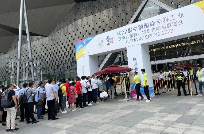 第22屆中國國際染料工業(yè)及有機(jī)顏料、紡織化學(xué)品展覽會在上海世博展覽館圓滿落幕。本屆展會吸引了來自全球15個(gè)國家和地區(qū)的600余家企業(yè)報(bào)名參展，展出總面積高達(dá)50000平方米。展會中涵蓋了各類先進(jìn)的環(huán)保型染料、有機(jī)顏料、助劑、中間體、儀器環(huán)保設(shè)備、配套服務(wù)等，為企業(yè)創(chuàng)造了新的機(jī)遇，拓展了新的市場。