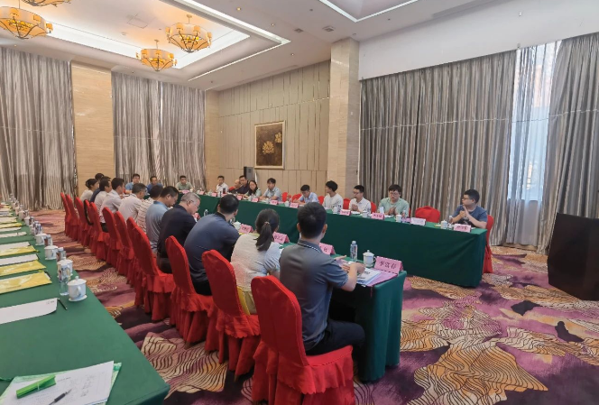 廣墾橡膠集團(tuán)召開了《2023年天然橡膠采收加工關(guān)鍵技術(shù)及其裝備研究》項(xiàng)目推進(jìn)會(huì)，為進(jìn)一步提升科技創(chuàng)新，賦能天然橡膠產(chǎn)業(yè)的發(fā)展，助推全產(chǎn)業(yè)鏈高質(zhì)量發(fā)展。