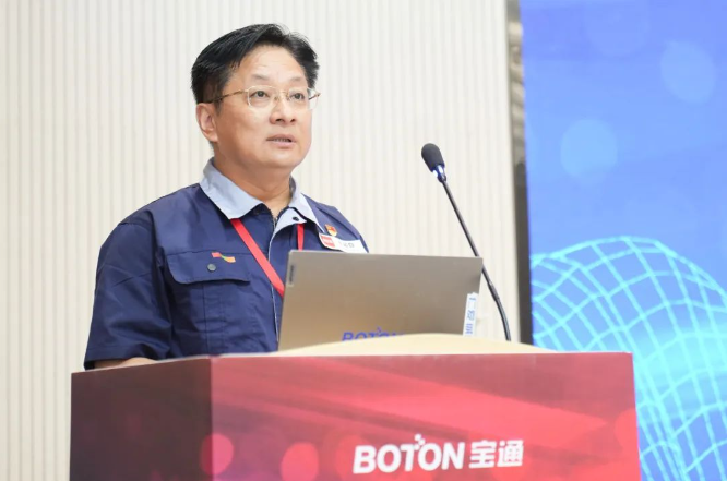 優(yōu)秀集體獎獲得團隊代表新寶龍董事長兼總經理蔣履良