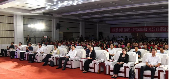山東豐源輪胎制造股份有限公司在于8月2日舉辦盛大慶典，慶祝公司重組投產(chǎn)十周年。各界嘉賓齊聚一堂，共同回顧豐源輪胎的發(fā)展歷程，并展望未來(lái)，探討趕超跨越、高質(zhì)發(fā)展的新宏圖。