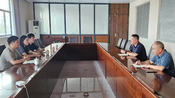 研組走訪了協(xié)會理事單位山東魯強電纜(集團)股份有限公司。在座談中，安全生產環(huán)保部部長孔凡義詳細介紹了公司的運營情況和企業(yè)發(fā)展中的問題和訴求。