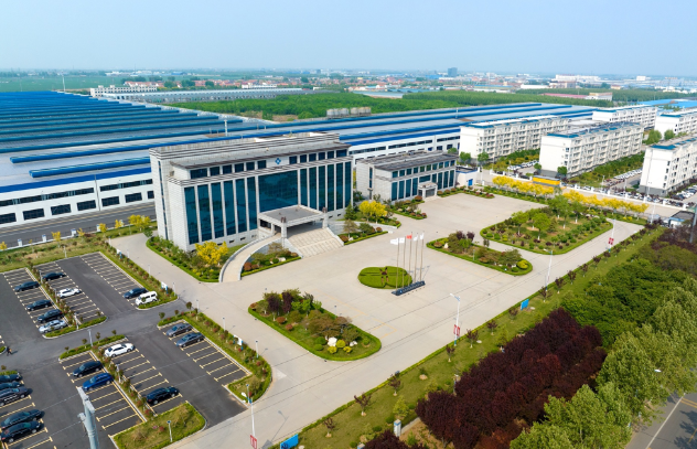 山東興達(dá)鋼簾線有限公司成功5.988MW分布式光伏發(fā)電項(xiàng)目順利并網(wǎng)。首日發(fā)電量高達(dá)29140kWh。這標(biāo)志著興達(dá)公司繼新一廠7.6MW光伏發(fā)電站成功并網(wǎng)后的又一重要進(jìn)展，也是其第二座分布式光伏發(fā)電站的亮相。