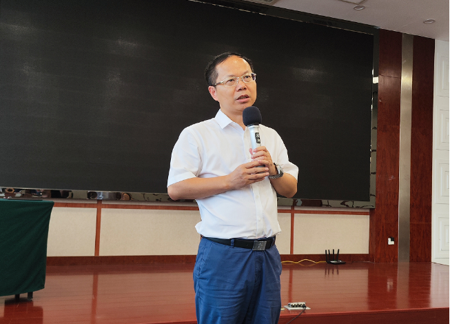 通過此次培訓，橡膠制品行業(yè)的從業(yè)者們將更加深入地了解“雙碳”政策的要求和重要性，為推動行業(yè)綠色低碳發(fā)展作出積極貢獻。