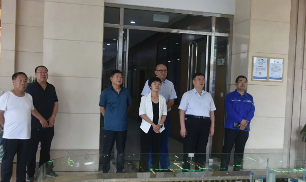 河津市政協(xié)副主席呂平率調(diào)研團隊一行于8月11日上午到西安侖化工有限公司調(diào)研。參與此次調(diào)研的還有僧樓鎮(zhèn)黨委書記劉曉霞、安侖化工生產(chǎn)副總孟慶鐸等。