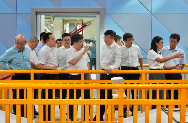 對于未來，黃埔材料院表示將繼續(xù)加強科技創(chuàng)新賦能，著力突破關鍵核心技術，促進創(chuàng)新鏈和產業(yè)鏈的深度融合，不斷提升科技成果的轉化和產業(yè)化水平，為非公有制企業(yè)的高質量發(fā)展提供強有力的支持。