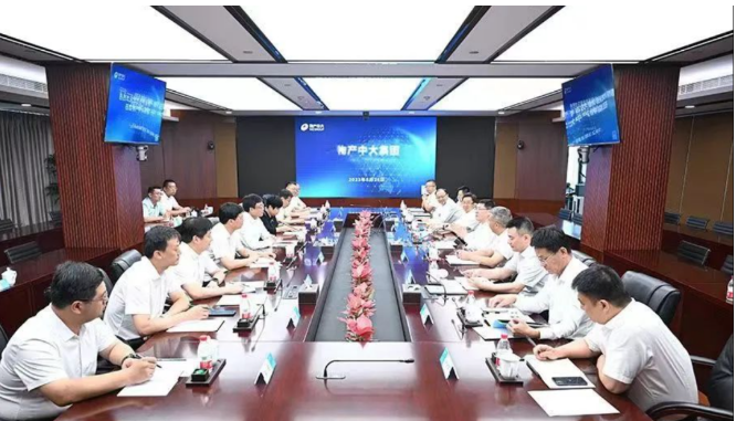山東省濰坊市市委書(shū)記劉運(yùn)率領(lǐng)代表團(tuán)赴浙江展開(kāi)為期兩天的“點(diǎn)對(duì)點(diǎn)”招商活動(dòng)。此次活動(dòng)旨在深化地區(qū)間的經(jīng)濟(jì)合作，加速項(xiàng)目的實(shí)施落地。