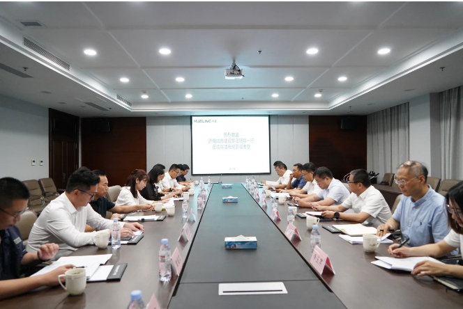 城建集團領(lǐng)導(dǎo)對華凌電纜近年來取得的卓越成就表示充分肯定，并對目前項目合作中出現(xiàn)的情況提了一些建議。濟南城市建設(shè)集團黨委書記、董事長史海成則提出，企業(yè)應(yīng)堅定戰(zhàn)略方向，制定詳細的戰(zhàn)略規(guī)劃和目標，加強與子公司的聯(lián)動合作，為集團發(fā)展貢獻更多力量。