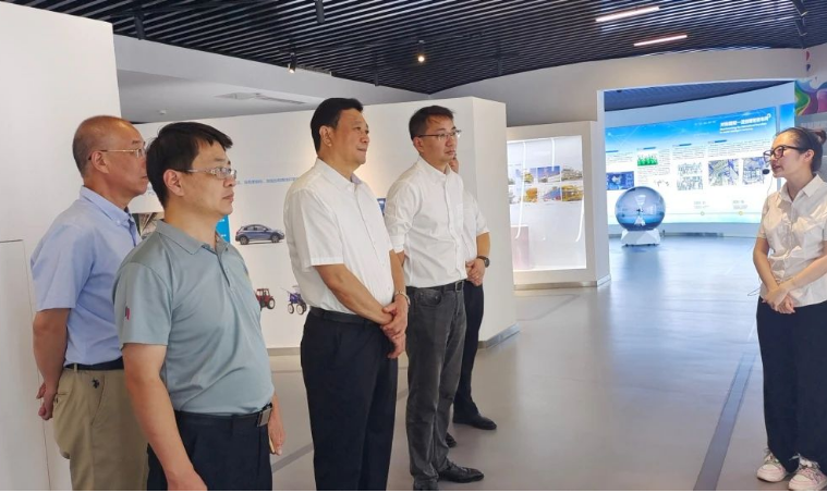 本次交流與考察活動，進一步加強了中海油常州院與中國涂料工業(yè)協(xié)會之間的合作與溝通，為行業(yè)未來的發(fā)展提供了新的思路和方向。同時，也展示了中海油常州院在涂料領(lǐng)域的領(lǐng)導地位以及對綠色、低碳、智能化發(fā)展的不懈追求。