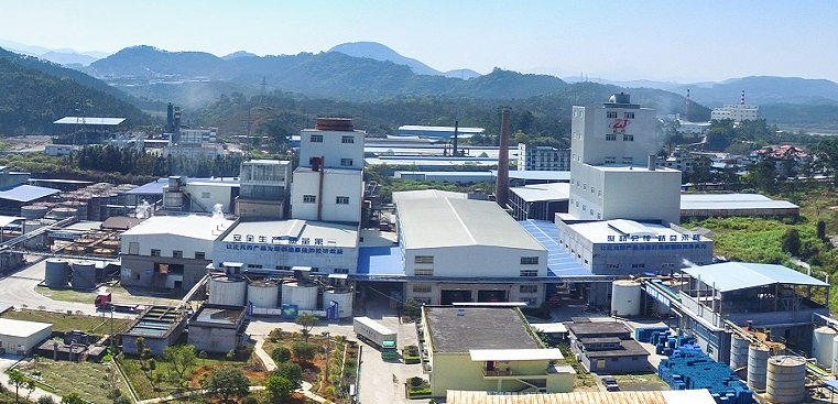福建省三明市召開了一場民營經(jīng)濟發(fā)展座談會，旨在聽取民營企業(yè)對產(chǎn)業(yè)發(fā)展的意見和建議。在會上，三明正元化工有限公司的董事長曾土兒分享了該公司的發(fā)展歷程和關于白炭黑產(chǎn)業(yè)的見解。