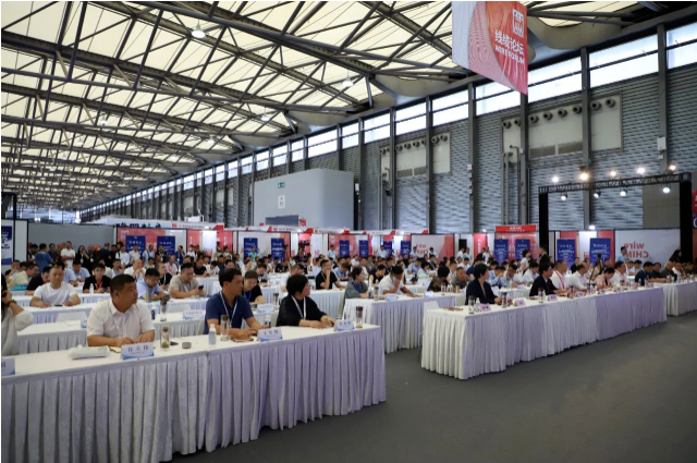 中國國際線纜及線材展覽會在上海新國際博覽中心隆重舉行，成為了電線電纜行業(yè)的一次盛大盛會。與此同時，寧晉縣舉辦了寧晉縣電線電纜產(chǎn)業(yè)集群推介會暨寧晉縣2023年“質(zhì)量月”活動啟動儀式。縣委副書記、代縣長孔軍峰致辭并對寧晉縣電線電纜產(chǎn)業(yè)進行了推介。