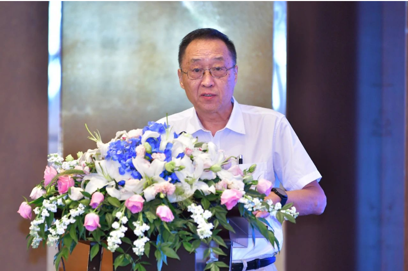 在會(huì)議開幕環(huán)節(jié)，商務(wù)部流通業(yè)發(fā)展司原司長鄭文和中國電子節(jié)能技術(shù)協(xié)會(huì)理事長、工業(yè)和信息化部節(jié)能司與綜合利用司原副司長黃建忠發(fā)表了開幕致辭，強(qiáng)調(diào)了中國在輪胎循環(huán)利用領(lǐng)域的發(fā)展重要性。