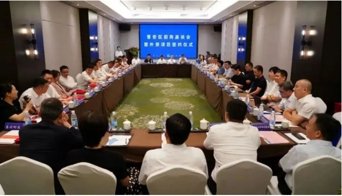 近日，福州市晉安區(qū)舉行招商座談會(huì)暨外資項(xiàng)目簽約儀式，在此次盛會(huì)上，佳通輪胎福建區(qū)域總部項(xiàng)目在福州市外資項(xiàng)目對(duì)接暨中印尼“兩國(guó)雙園”推介會(huì)上簽約。