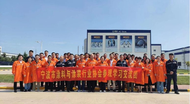 寧波涂協(xié)考察團(tuán)蒞臨了中遠(yuǎn)佐敦船舶涂料(青島)有限公司，公司總監(jiān)徐繼偉熱情歡迎了考察團(tuán)。在座談交流中，徐繼偉總監(jiān)介紹了公司的歷史和企業(yè)精神，以及企業(yè)管理、制度文化建設(shè)、物流管理、公益慈善、社會(huì)責(zé)任等方面的情況。汪立波會(huì)長和吳曉明秘書長向徐繼偉總監(jiān)一行的熱烈歡迎表示衷心感謝，佐敦集團(tuán)作為制漆領(lǐng)域的全球卓越品牌，將成為他們學(xué)習(xí)和借鑒的方向。